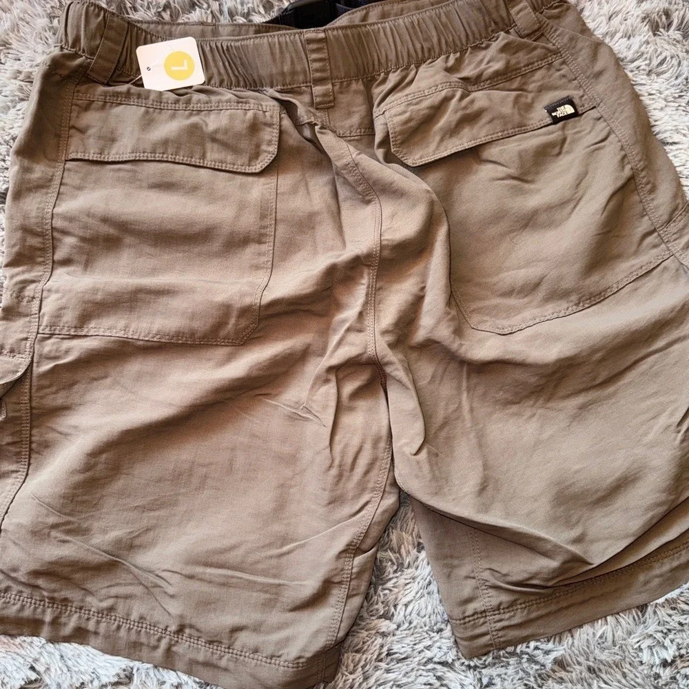 The North Face Greenish/Brown Cargo Adventure Shorts with an‎ adjustable belt
